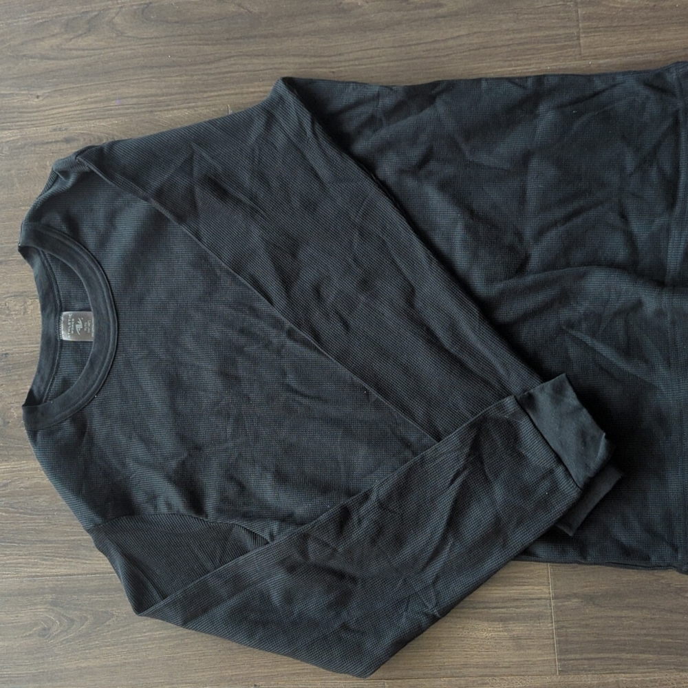 Brand new men's long sleeve t-shirt